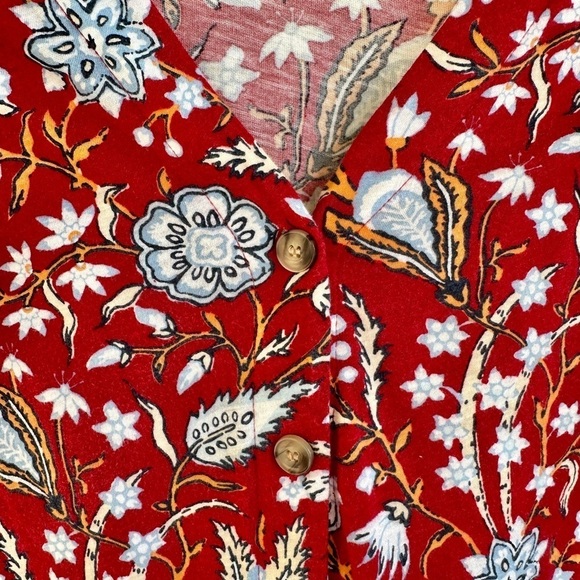LOFT, WOMENS RED, FLORAL PRINT TOP. V-NECK, BUTTON FRONT, SHORT SLEEVE. SIZE L - Picture 3 of 7